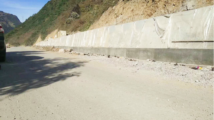 美丽公路—鼎骏塑业挡墙塑钢模板工程案例